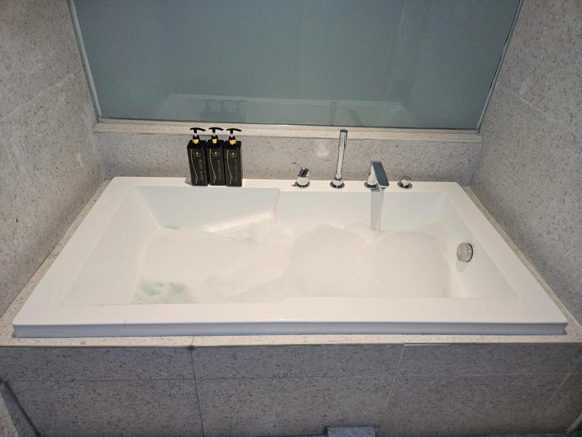 Zen Den At Beach, Westend Gated Community Appartement *
